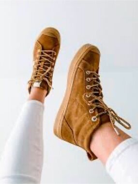 kangaROOS Women's Tan Suede Lace-Up Boots
